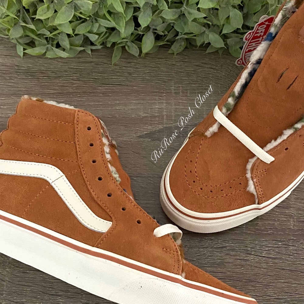 New W/ Box Vans Suede Sherpa Sk8 Hi Shoes - Picture 4 of 12